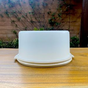 Tupperware Vintage Cake Taker